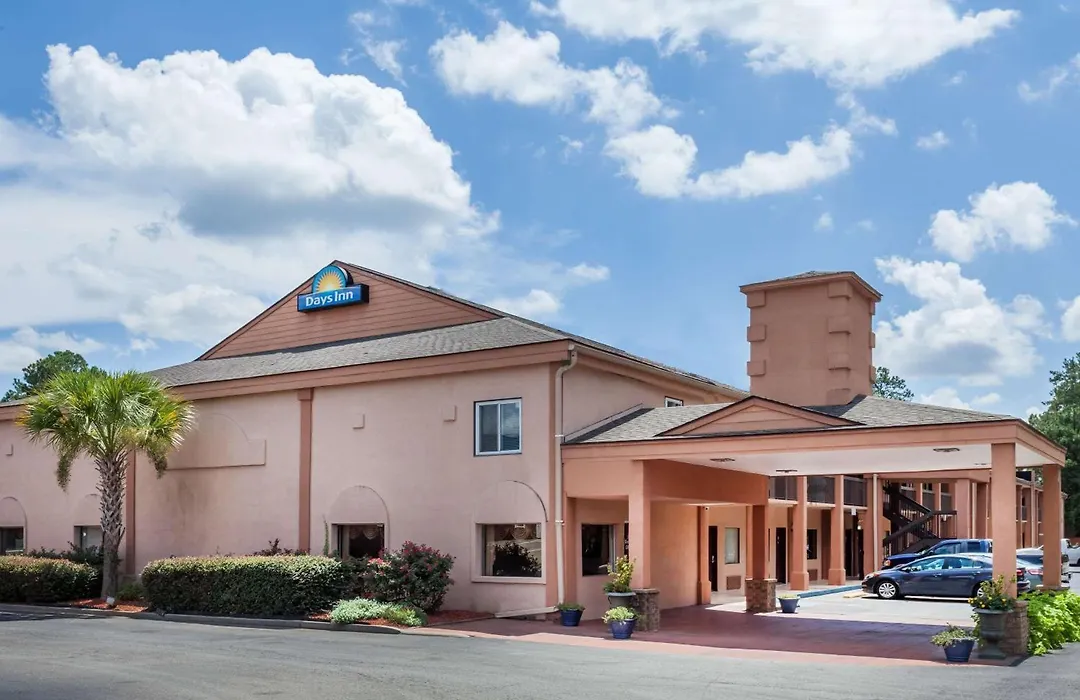 Days Inn By Wyndham Columbia-1