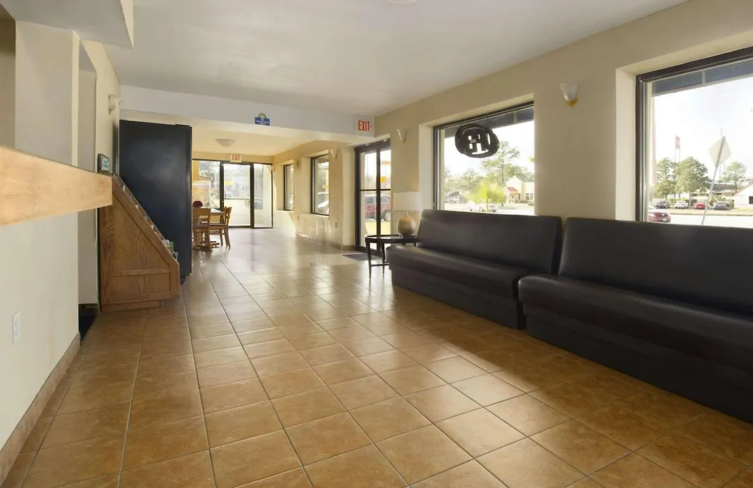 Days Inn By Wyndham Brunswick/St. Simons Area-1
