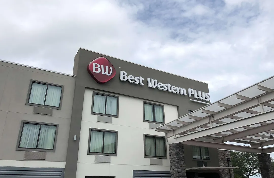 Best Western Plus Bowling Green-1