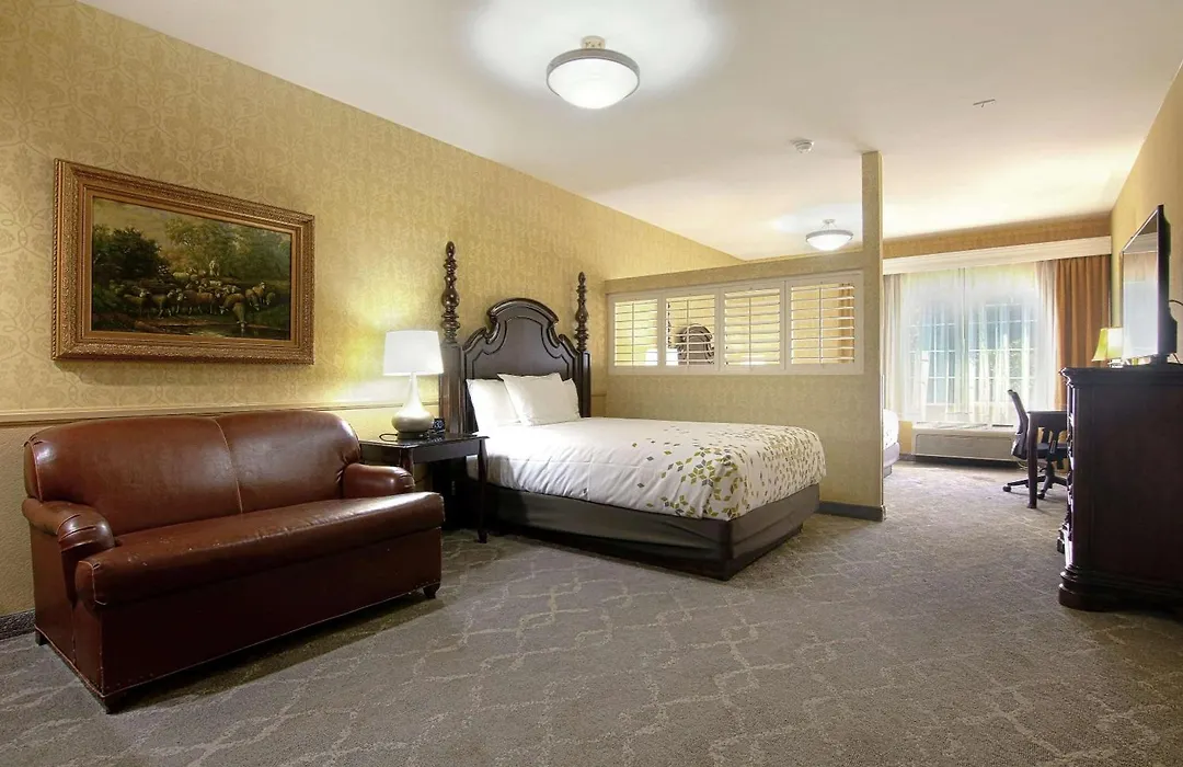 Azure Hotel&Suites Ontario Trademark Collection By Wyndham-1