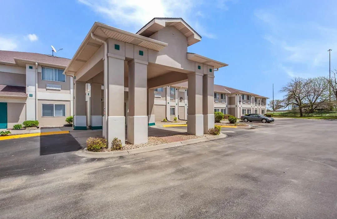 Quality Inn & Suites Omaha Chalco-1
