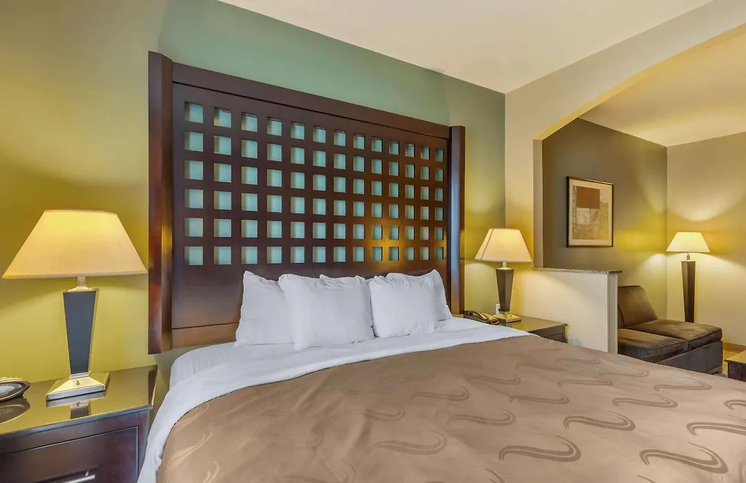 Quality Suites Sherman-1