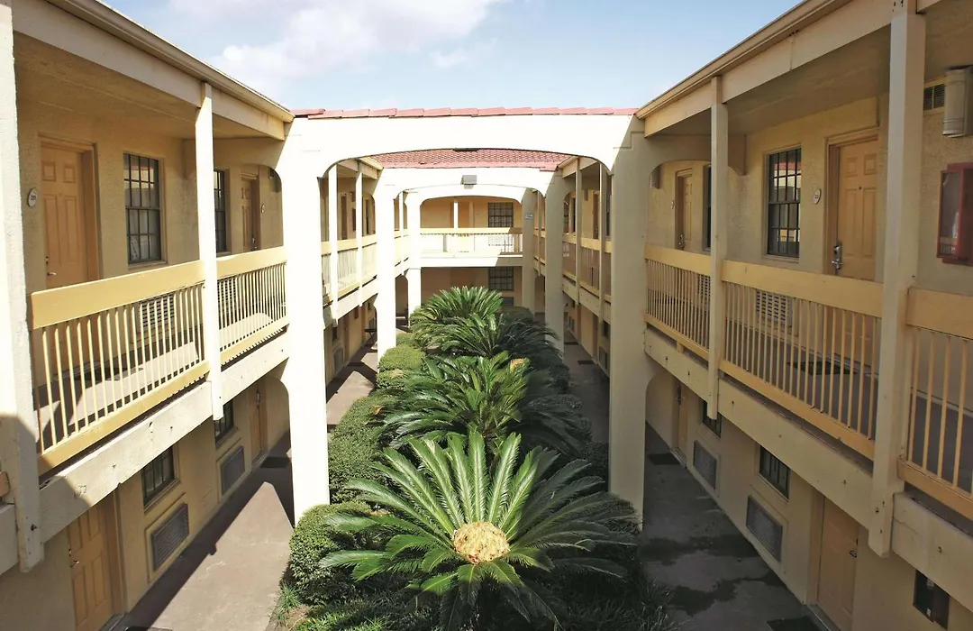 La Quinta Inn By Wyndham Clute Lake Jackson-1