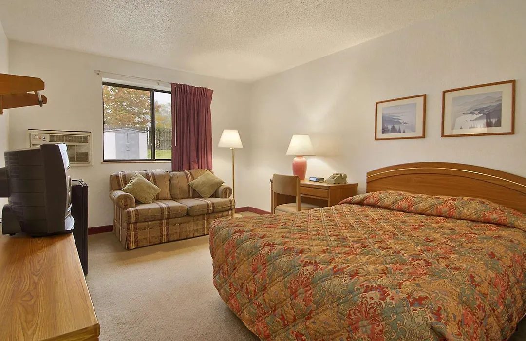 Super 8 By Wyndham New Castle-1