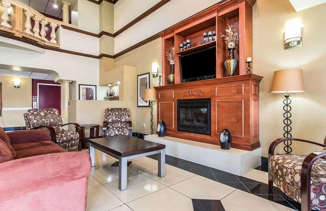 Comfort Suites Bakersfield-1