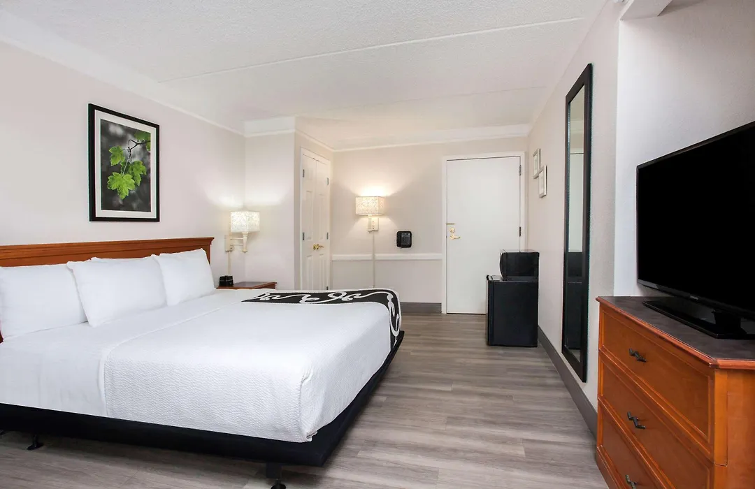 Baymont By Wyndham Fort Myers Central-1