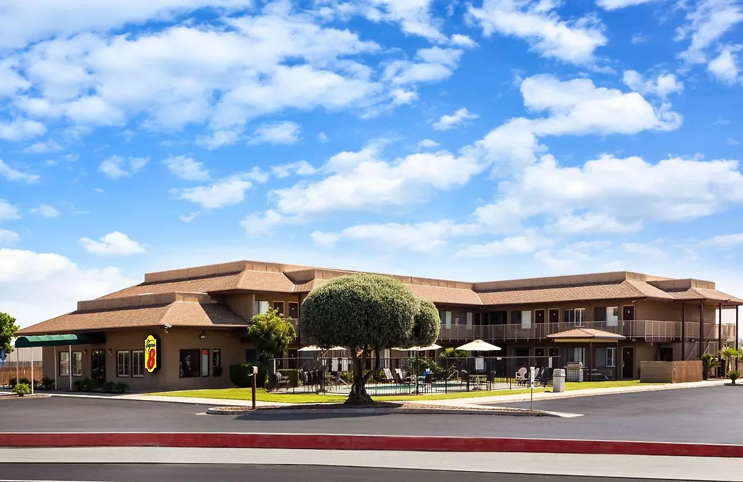 Super 8 By Wyndham Lindsay Olive Tree-1