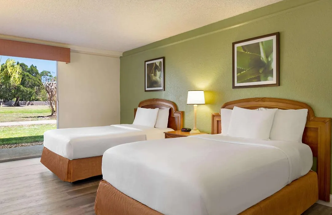 Baymont By Wyndham Intl Speedway I-95 Daytona Beach-1