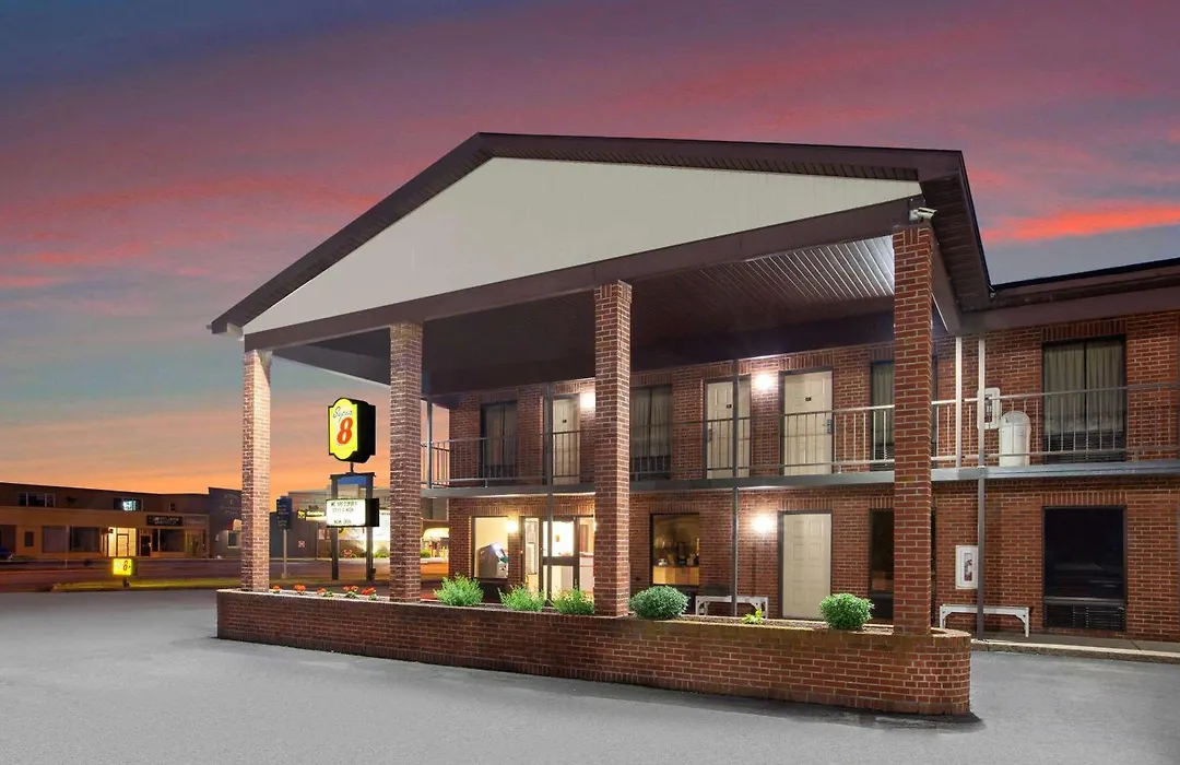 Super 8 By Wyndham Sandusky-1