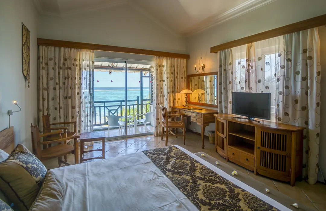 Le Peninsula Bay Beach Resort & Spa-1