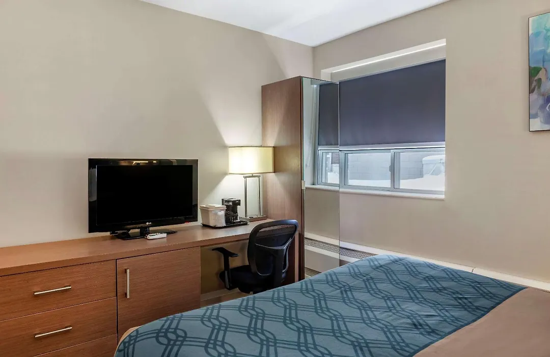 Econo Lodge Inn & Suites Downtown-1