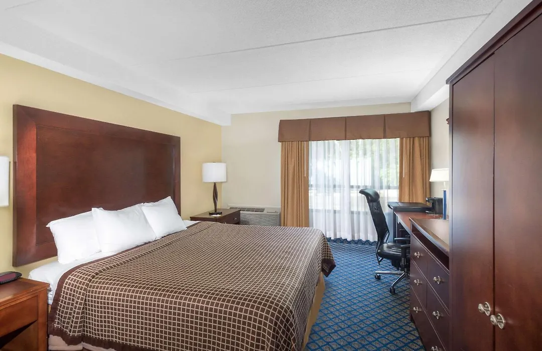 Days Inn By Wyndham Geneva/Finger Lakes-1