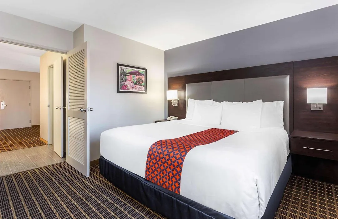 La Quinta By Wyndham Rockford-1