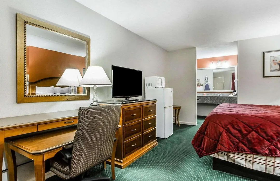 Econo Lodge Inn & Suites Enterprise-1