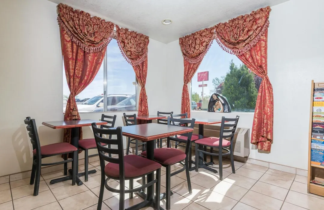Super 8 By Wyndham Bernalillo-1