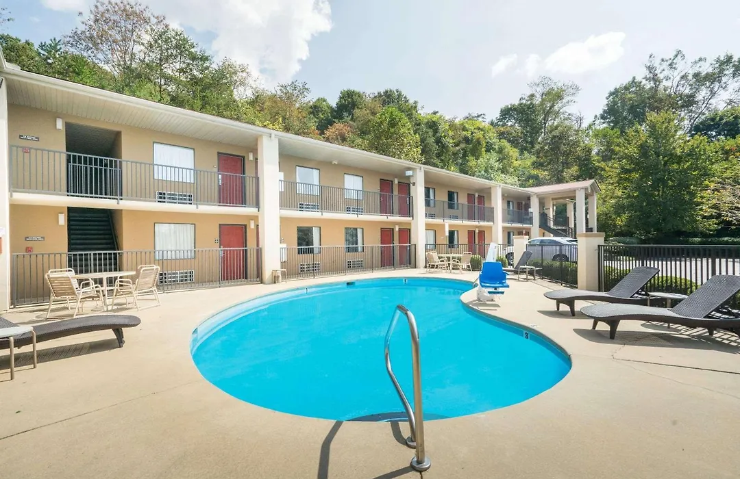 Days Inn By Wyndham Asheville Downtown North-1