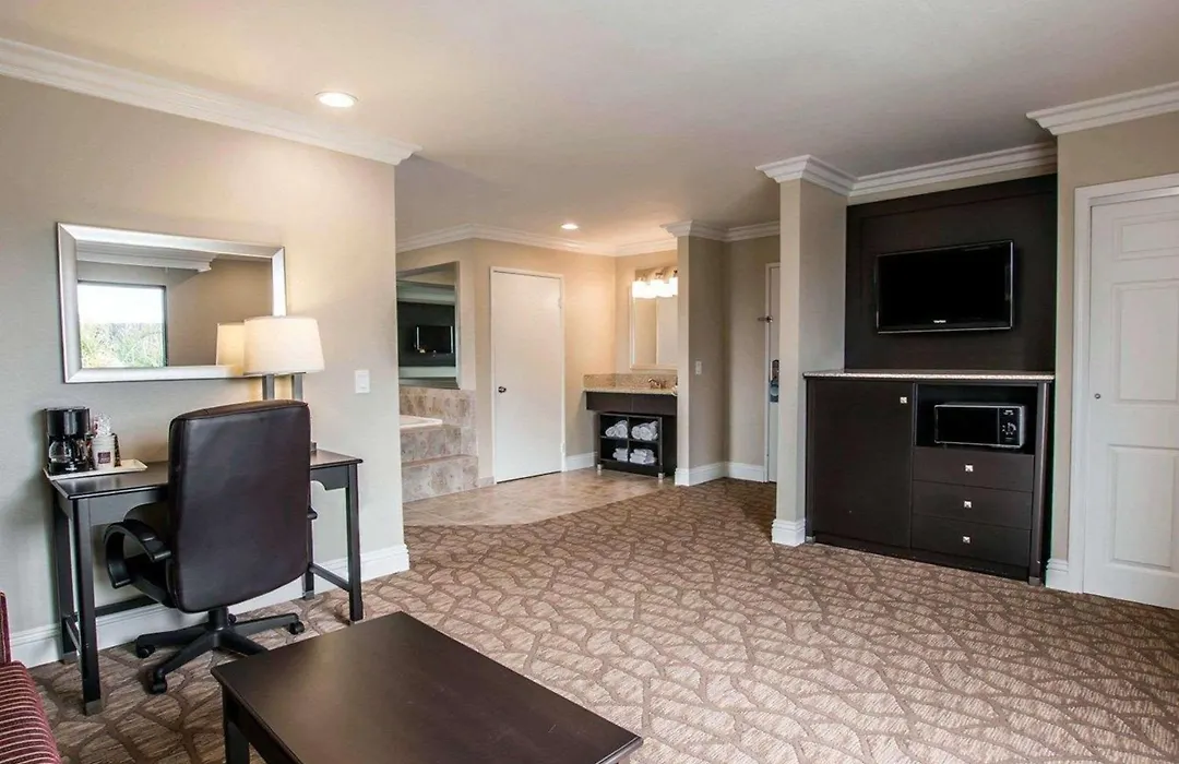 Comfort Suites San Clemente Beach-1