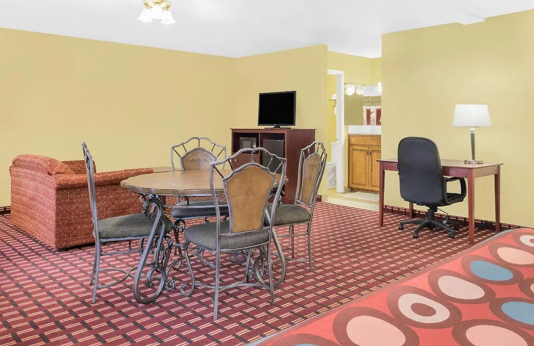 Super 8 By Wyndham Kerrville Tx-1