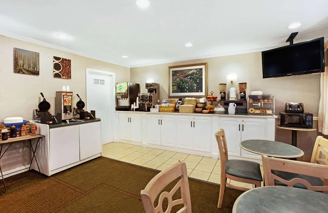 La Quinta Inn By Wyndham Detroit Canton-1