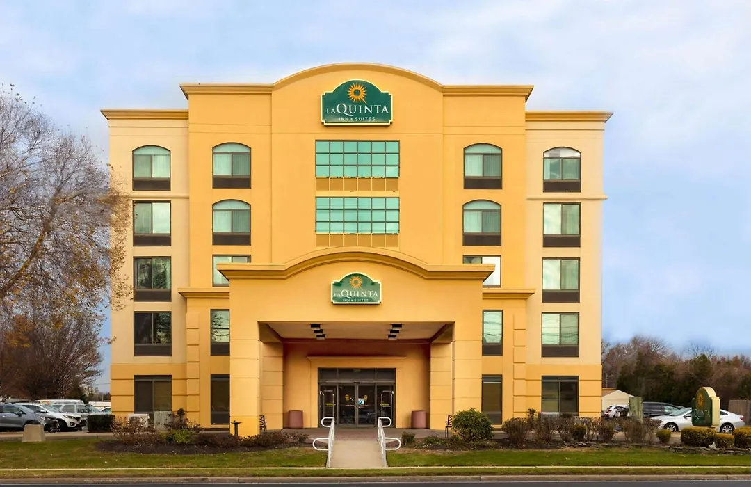 La Quinta By Wyndham Garden City-1
