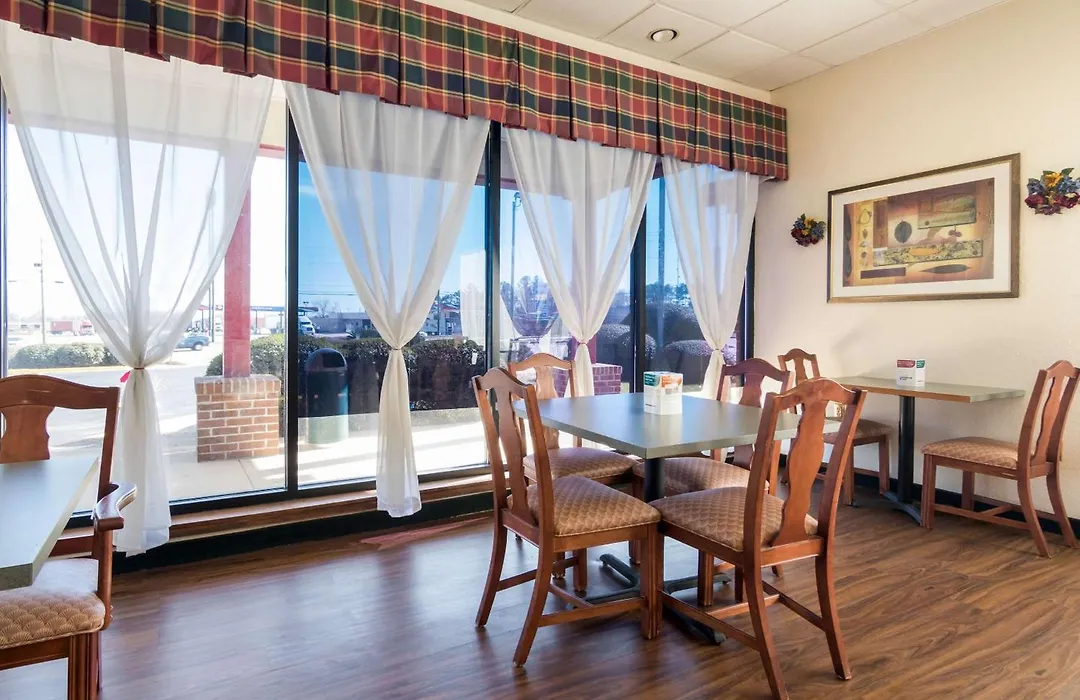 Econo Lodge Inn & Suites Conference Center Dublin-1