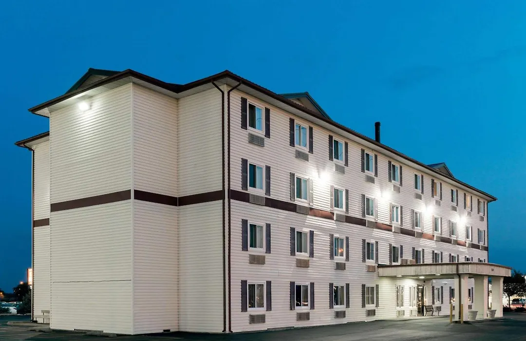 Super 8 By Wyndham Springfield East-1