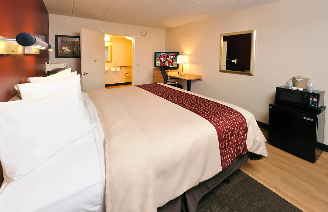 Red Roof Inn Utica-1