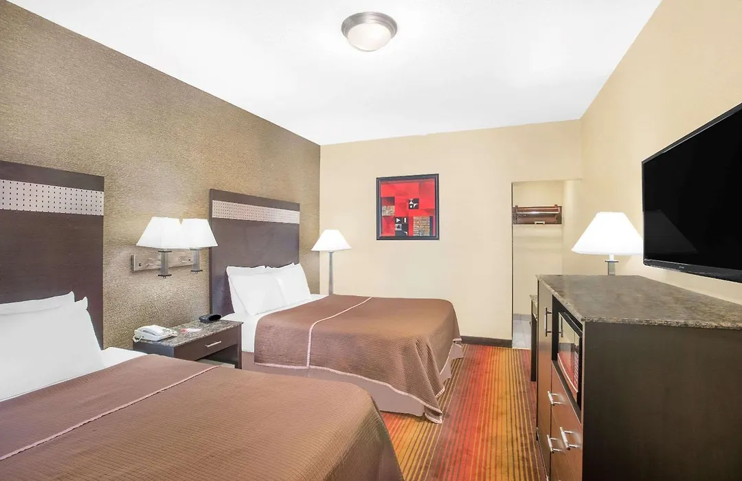 Howard Johnson By Wyndham North Bergen-1