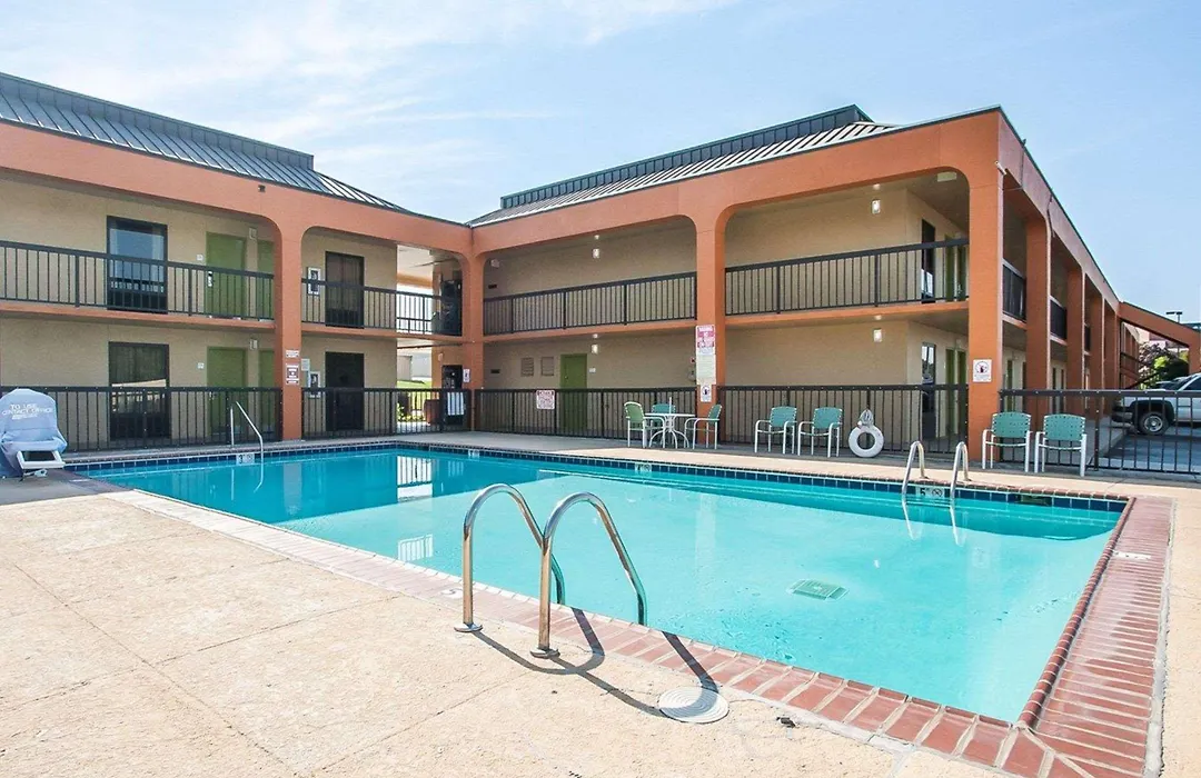 Econo Lodge Inn & Suites Jackson Northwest-1