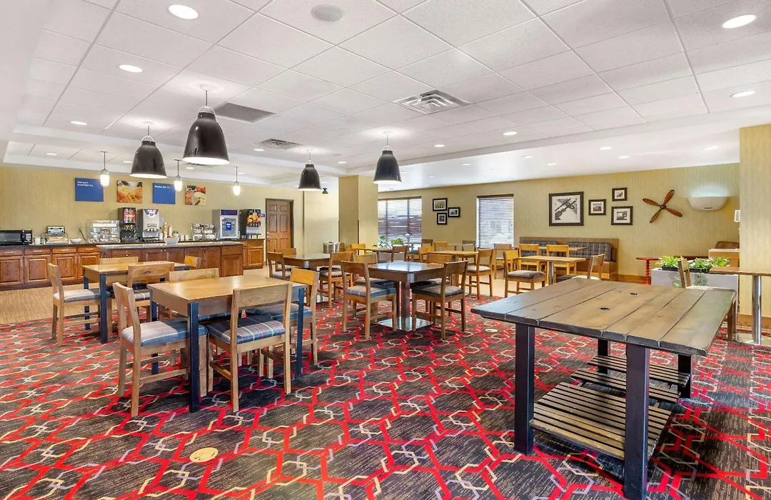 Legend Hotel Minot-1