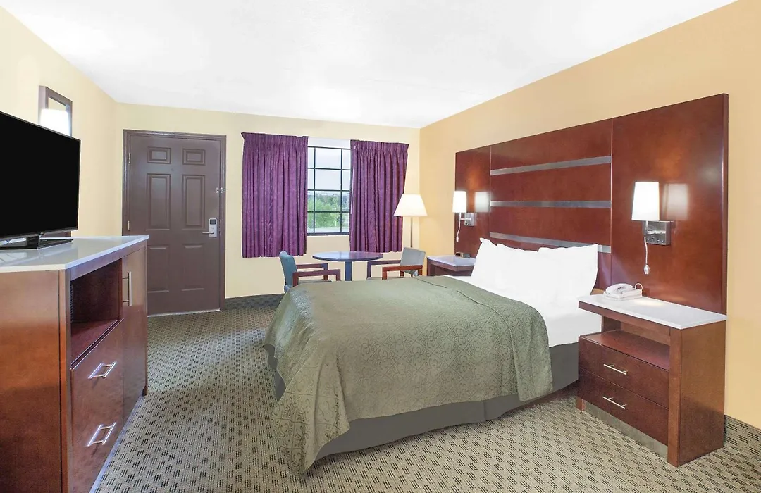 Days Inn By Wyndham Fayetteville-1