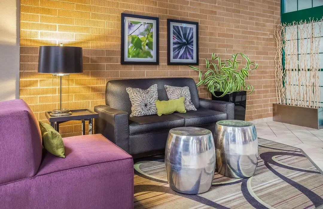 La Quinta Inn By Wyndham Oshkosh-1