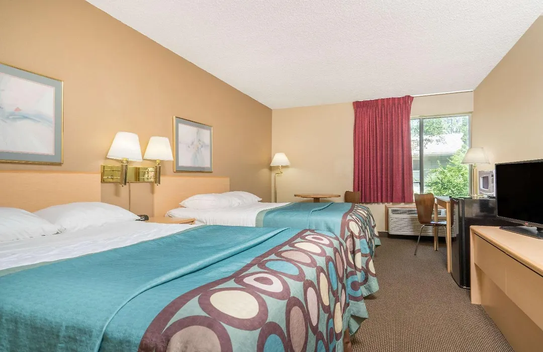 Super 8 By Wyndham Menomonie Wi-1