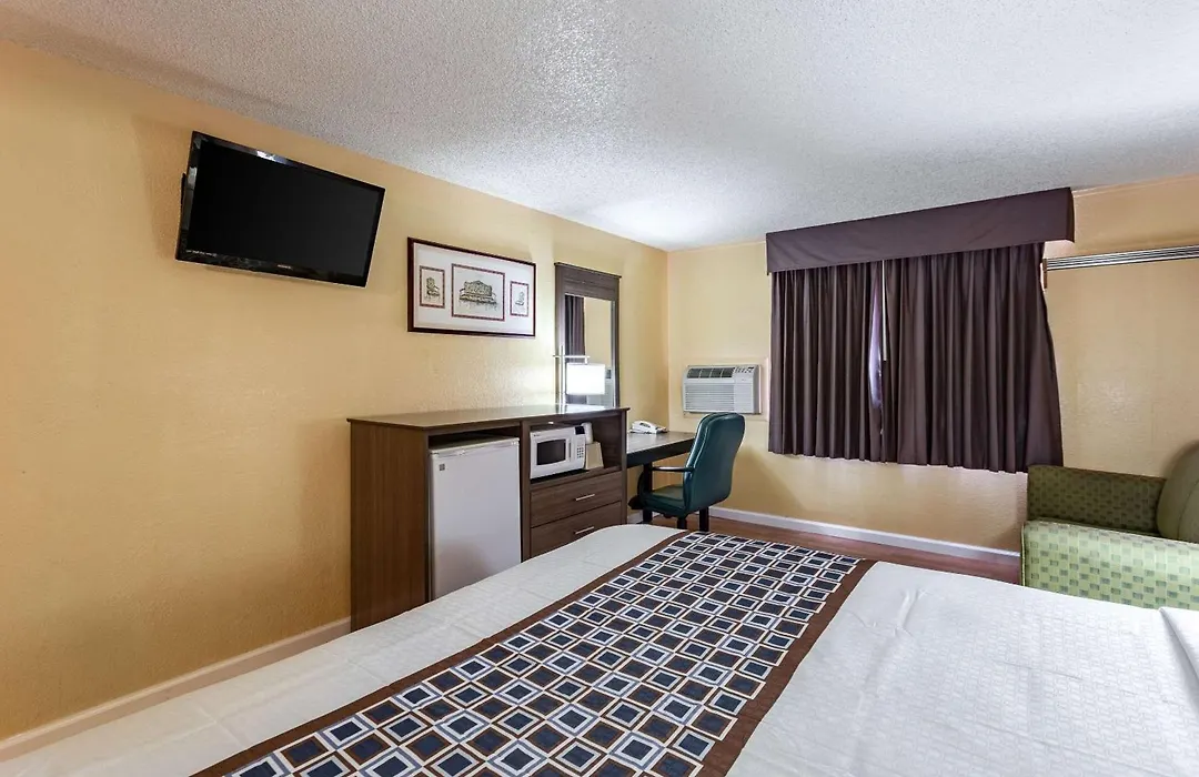 Rodeway Inn Farmington-1