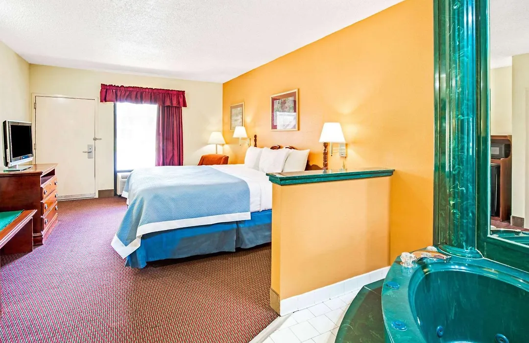 Days Inn By Wyndham Covington-1