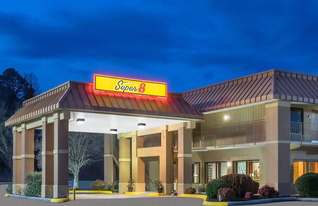 Super 8 By Wyndham Knoxville North/Powell-1