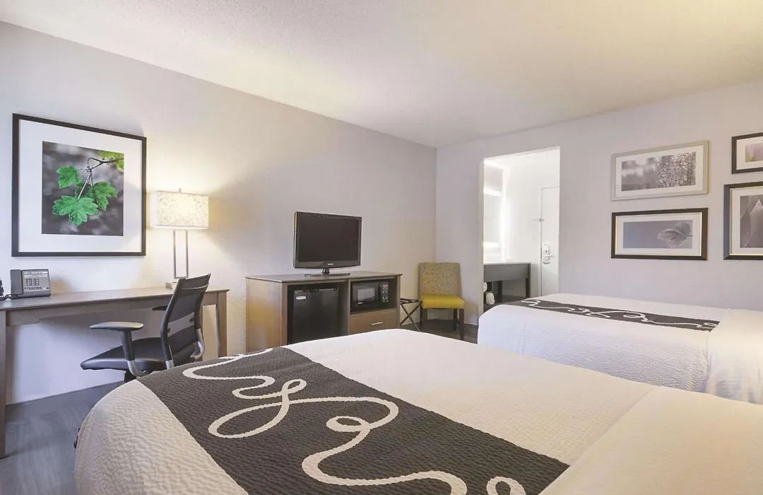 La Quinta By Wyndham Hartford Bradley Airport-1