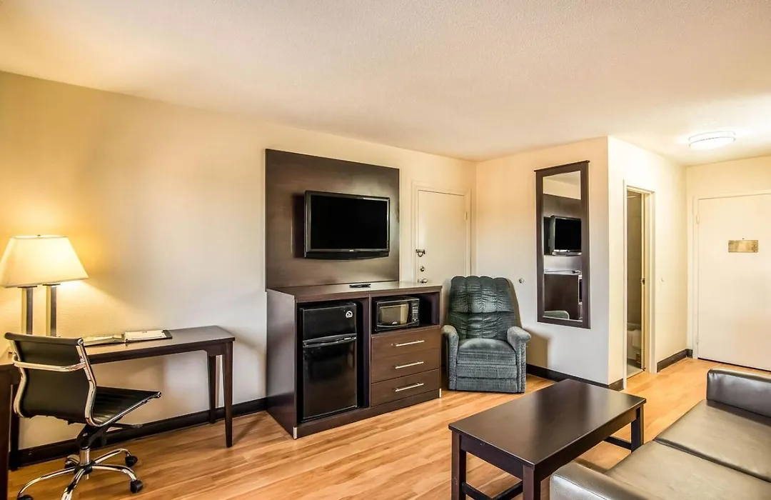 Colby Inn And Suites-1