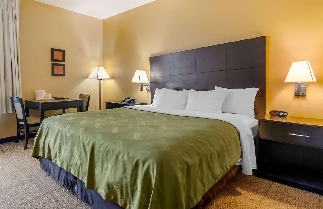 Quality Inn & Suites Lenexa Kansas City-1