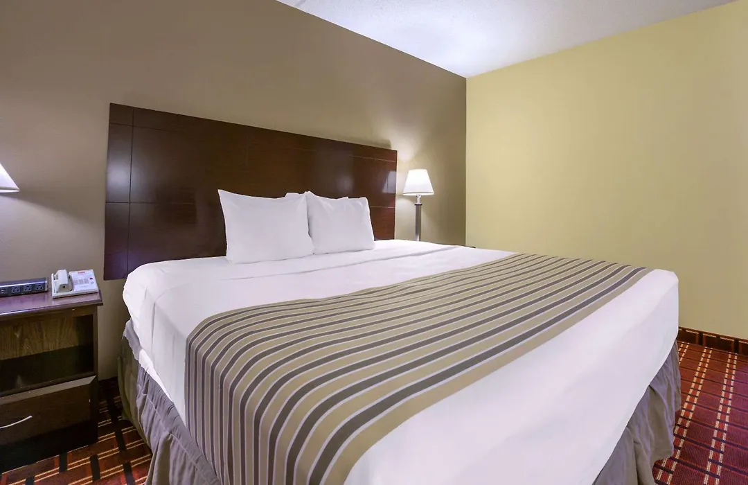 Econo Lodge Inn & Suites Triadelphia - Wheeling-1