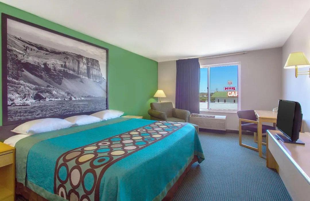 Super 8 By Wyndham Heyburn-1