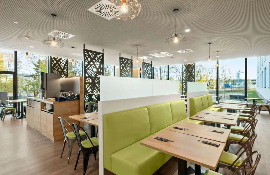 Super 8 By Wyndham Munich City North-1