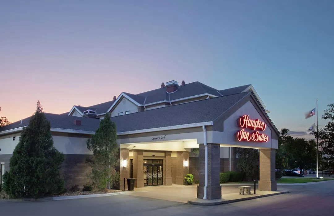 Hampton Inn & Suites Kansas City-Merriam-1
