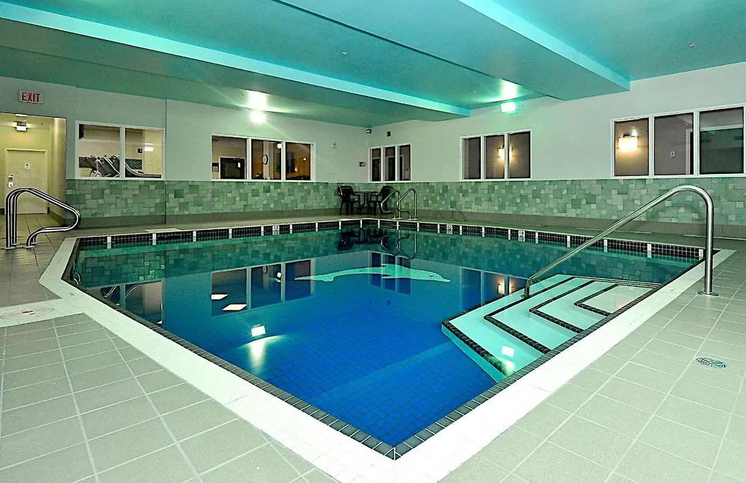Hampton Inn & Suites By Hilton Calgary-Airport-1