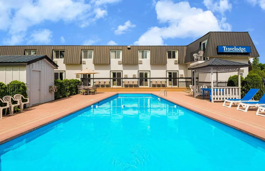 Travelodge By Wyndham Gananoque-1