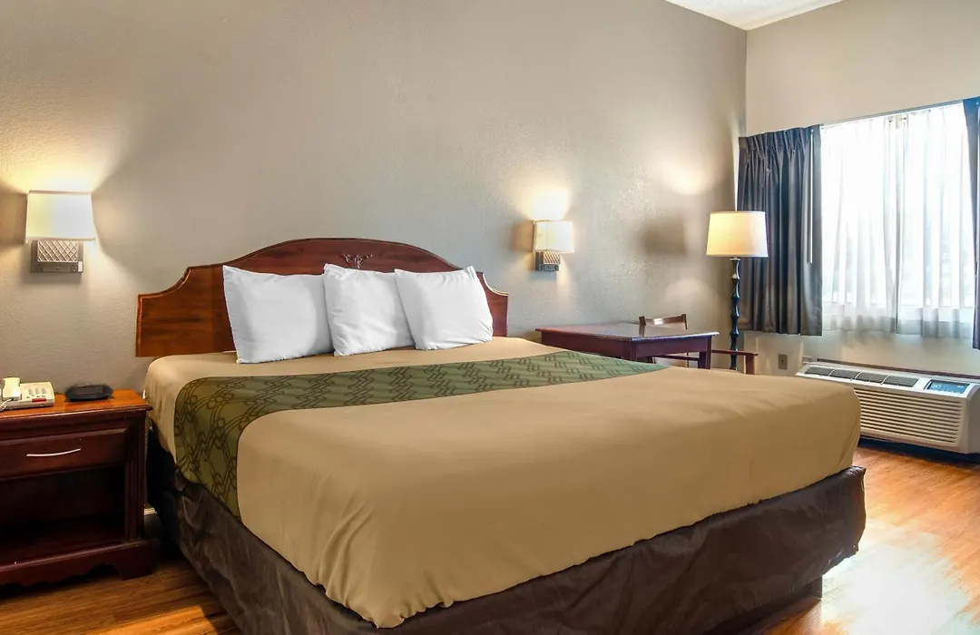 Econo Lodge Inn & Suites-1