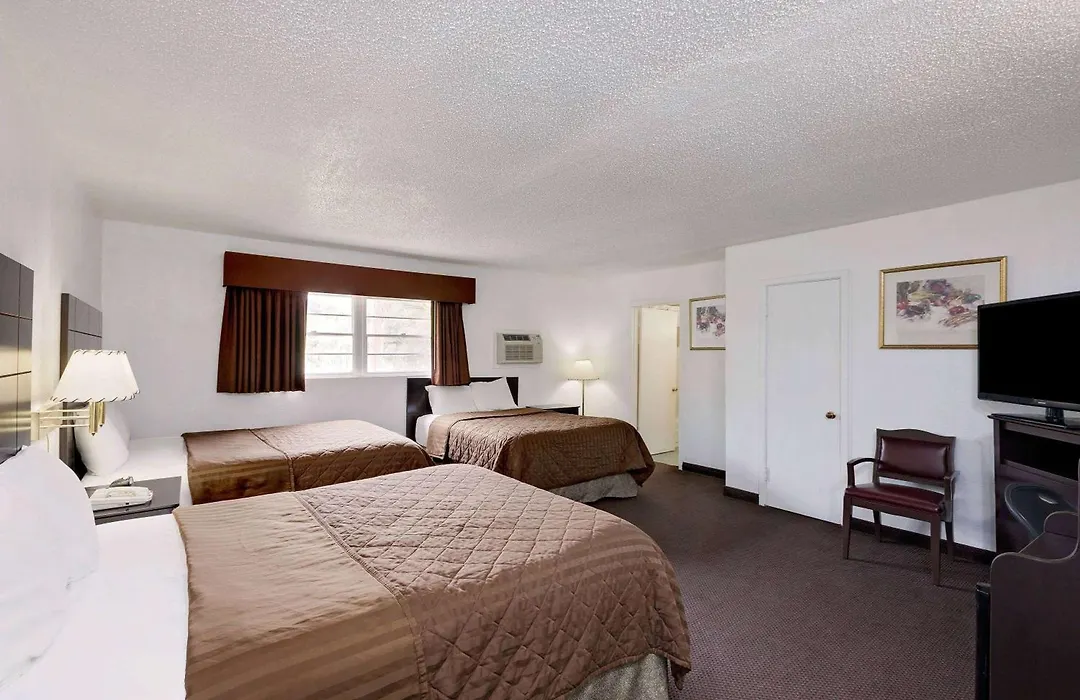 Travelodge By Wyndham Ozona-1