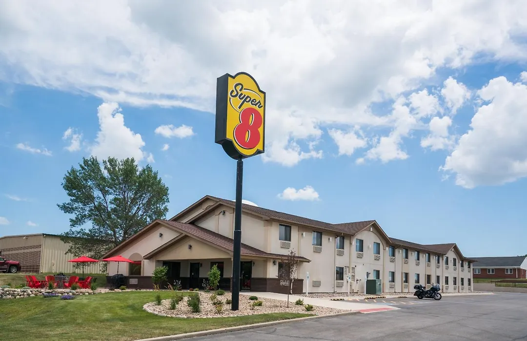 Super 8 By Wyndham Spirit Lake/Okoboji-1