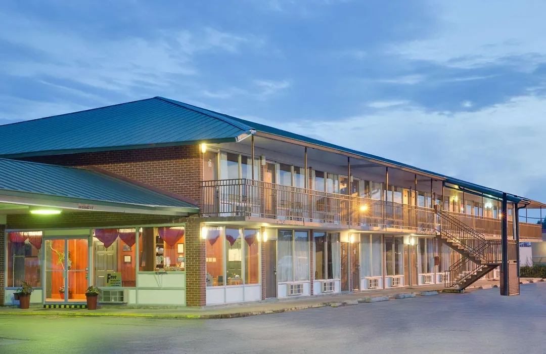Days Inn By Wyndham Newport-1