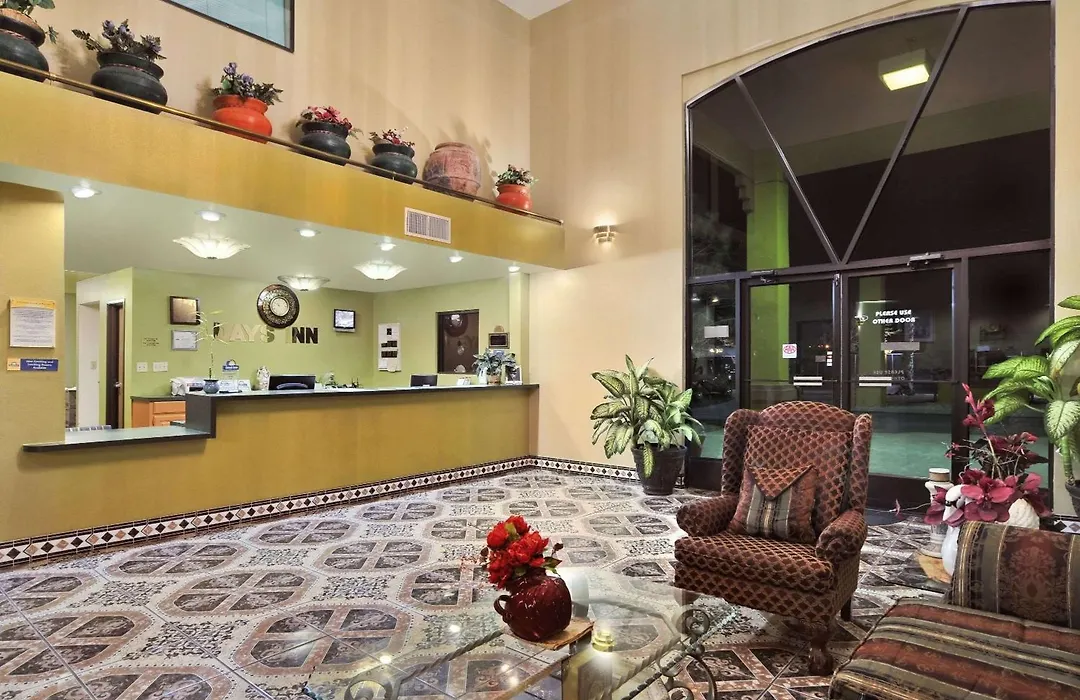 Days Inn By Wyndham Carlsbad-1